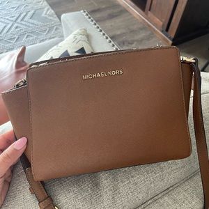 Michael Kors Selma Messenger Crossbody Camel Brown
